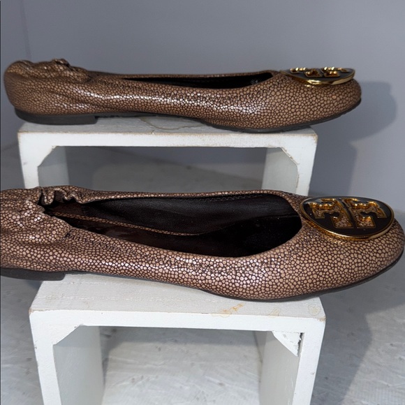 Tori Burch light bronze signature, ballet flats barely worn sz 6 with gold logo! - Picture 4 of 7